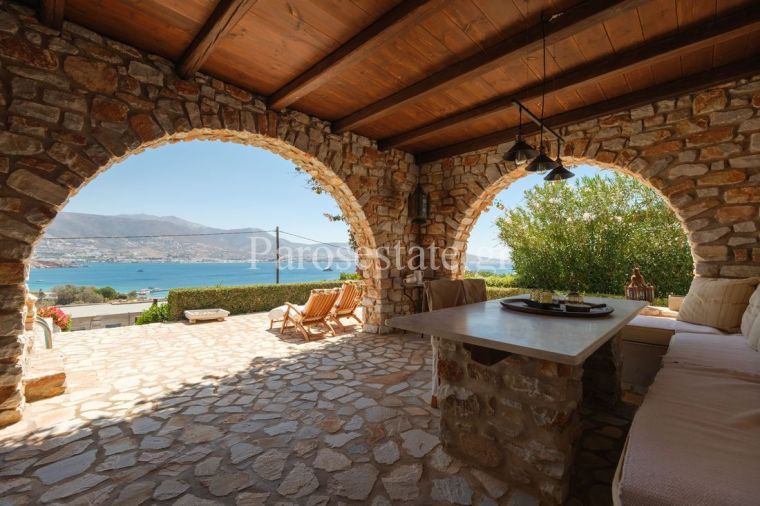 Παραδοσιακή κατοικία με πισίνα