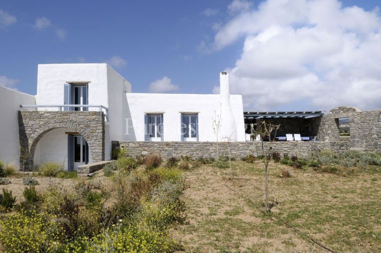 Ηλιόλουστη παραδοσιακή κατοικία με θέα