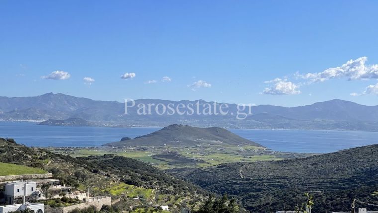Οικόπεδο με θέα στην Νάξο