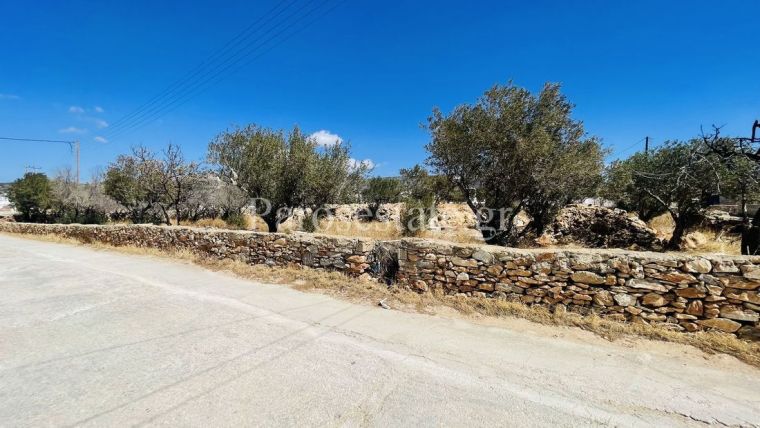 Οικόπεδο σε απόσταση ποδιού από την παραλία